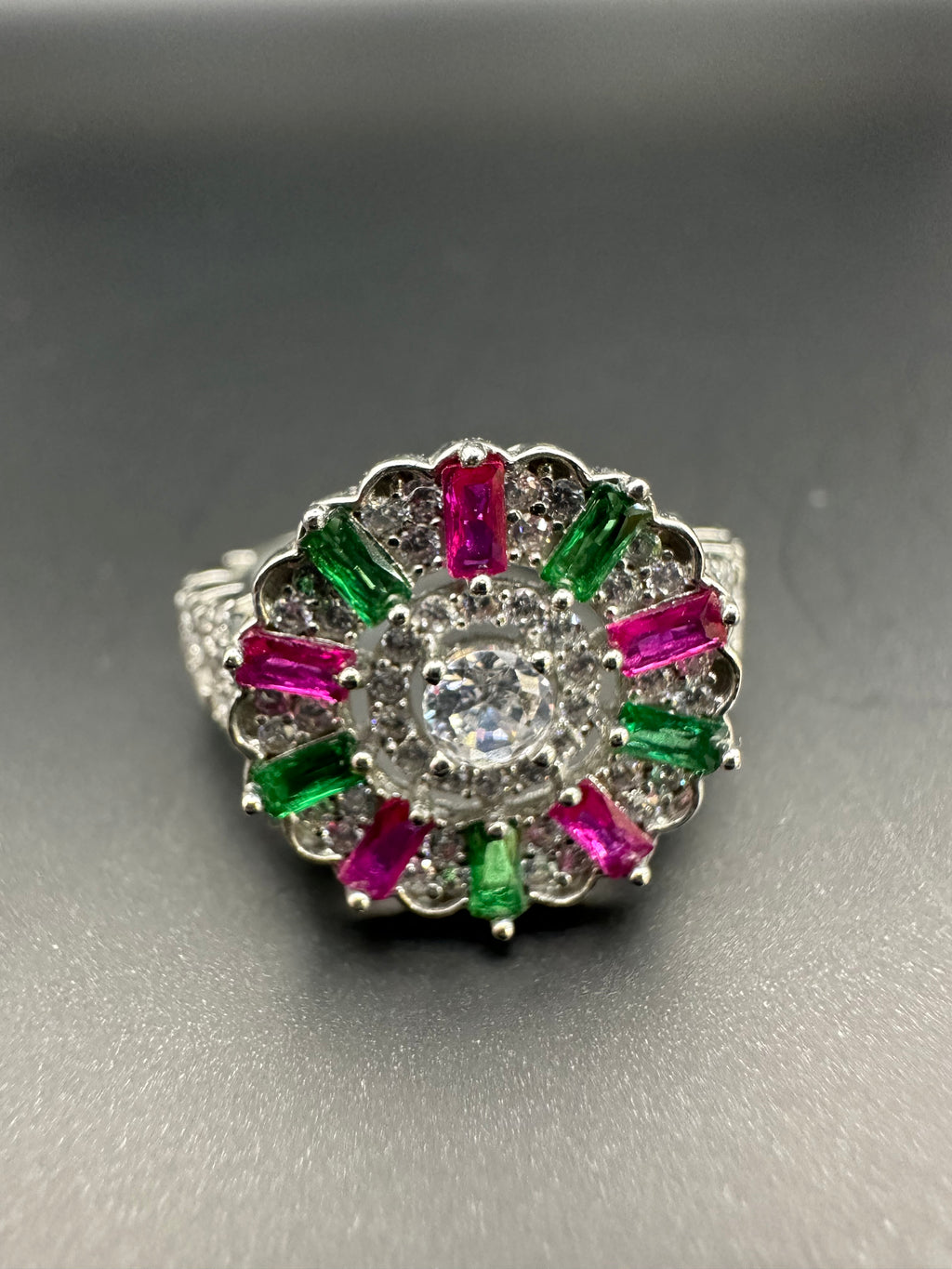 Multicolor circle ring