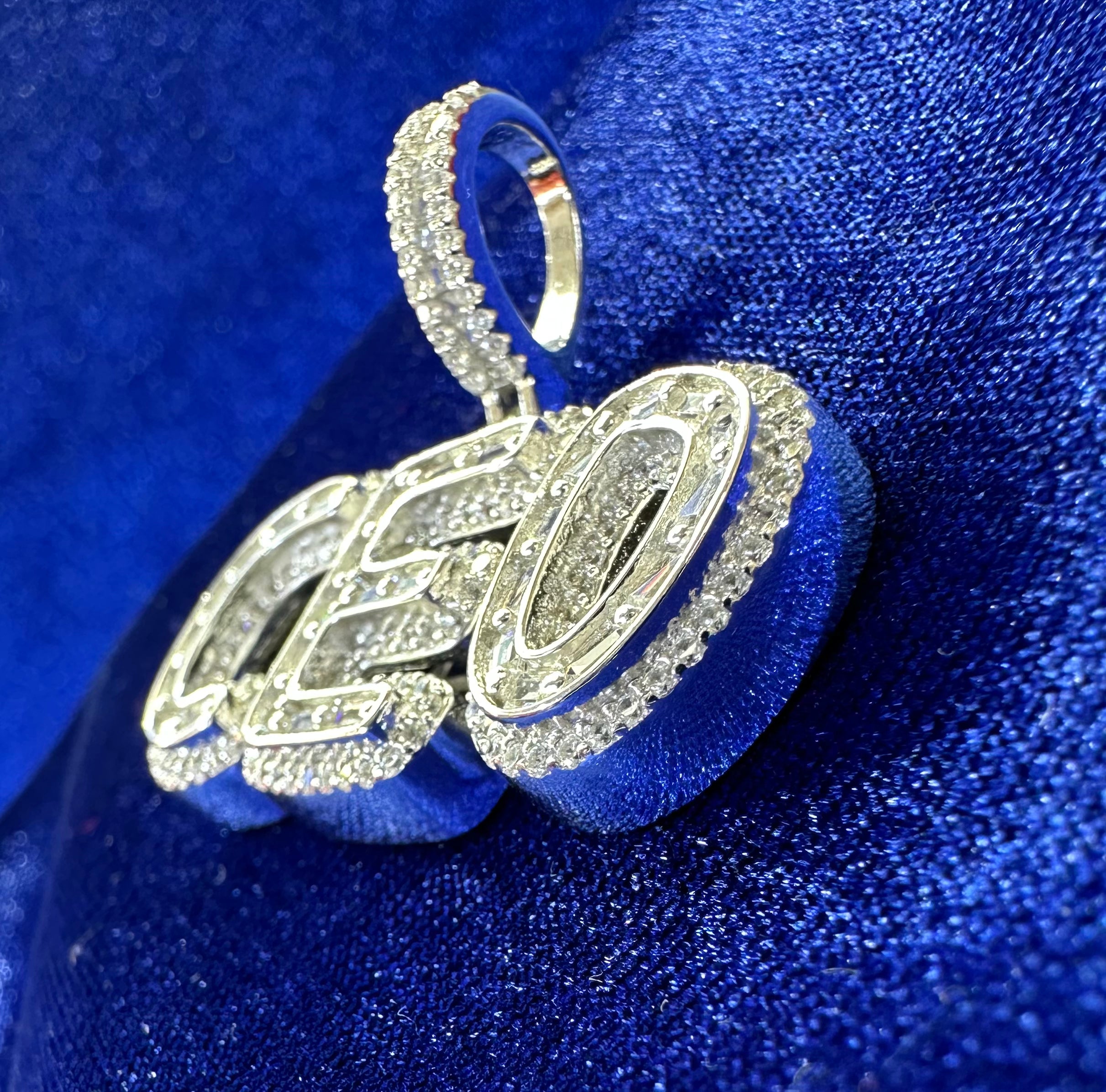 CEO pendant