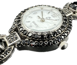 Quartz black stone woman watch